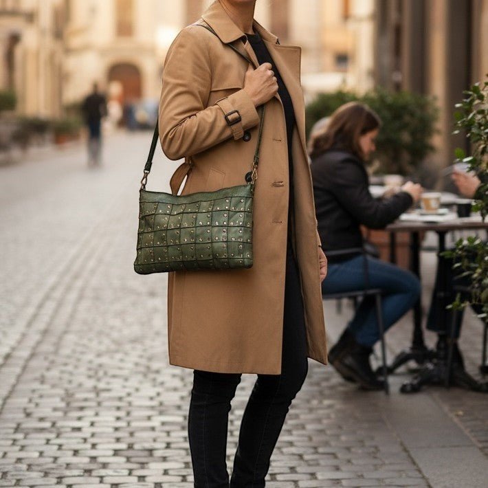Borsa a tracolla donna in vera pelle borchiata piatta - Pito’s|Bag
