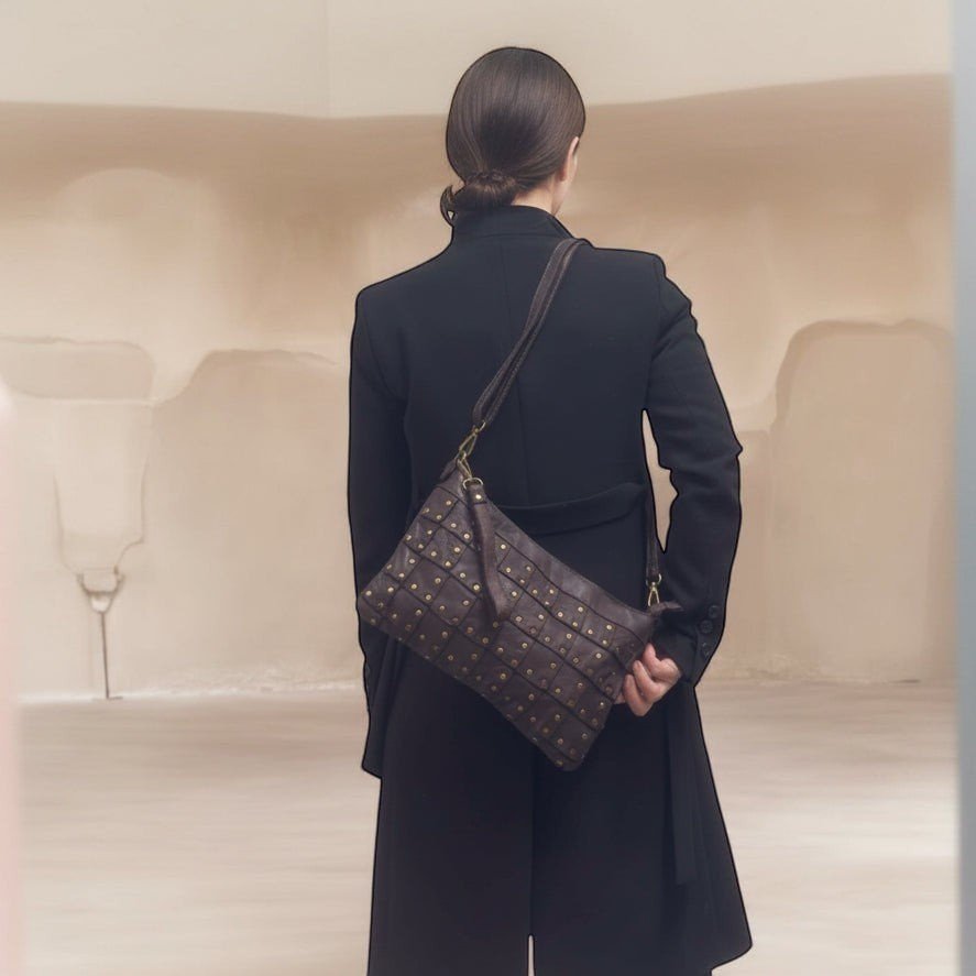 Borsa a tracolla donna in vera pelle borchiata piatta - Pito’s|Bag