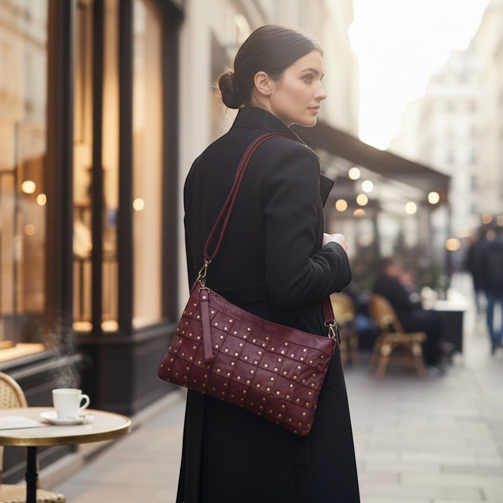Borsa a tracolla donna in vera pelle borchiata piatta - Pito’s|Bag