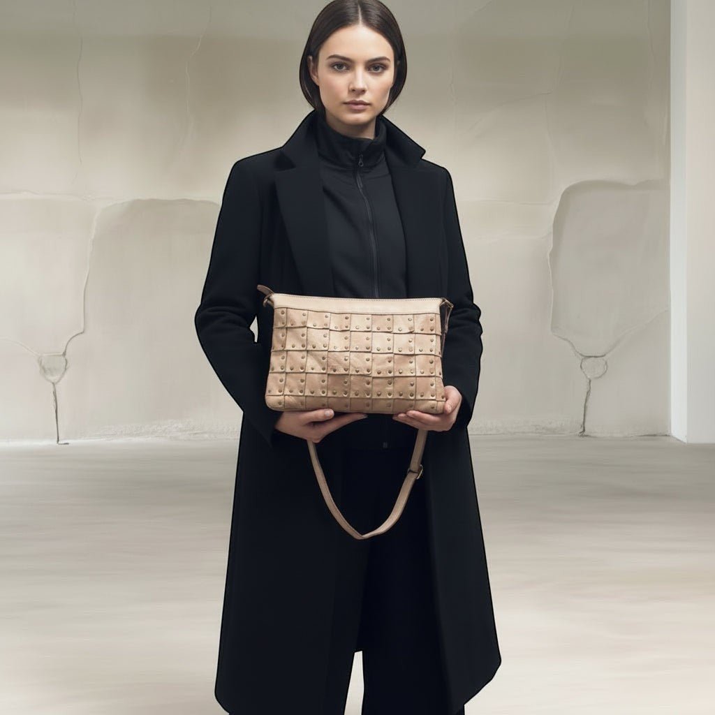 Borsa a tracolla donna in vera pelle borchiata piatta - Pito’s|Bag