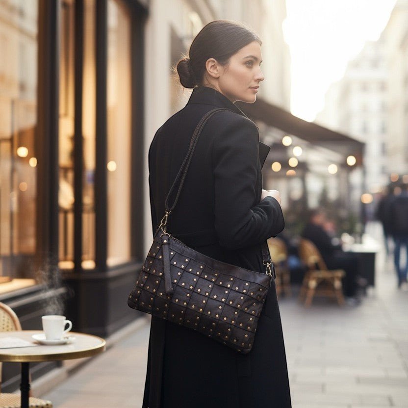 Borsa a tracolla donna in vera pelle borchiata piatta - Pito’s|Bag