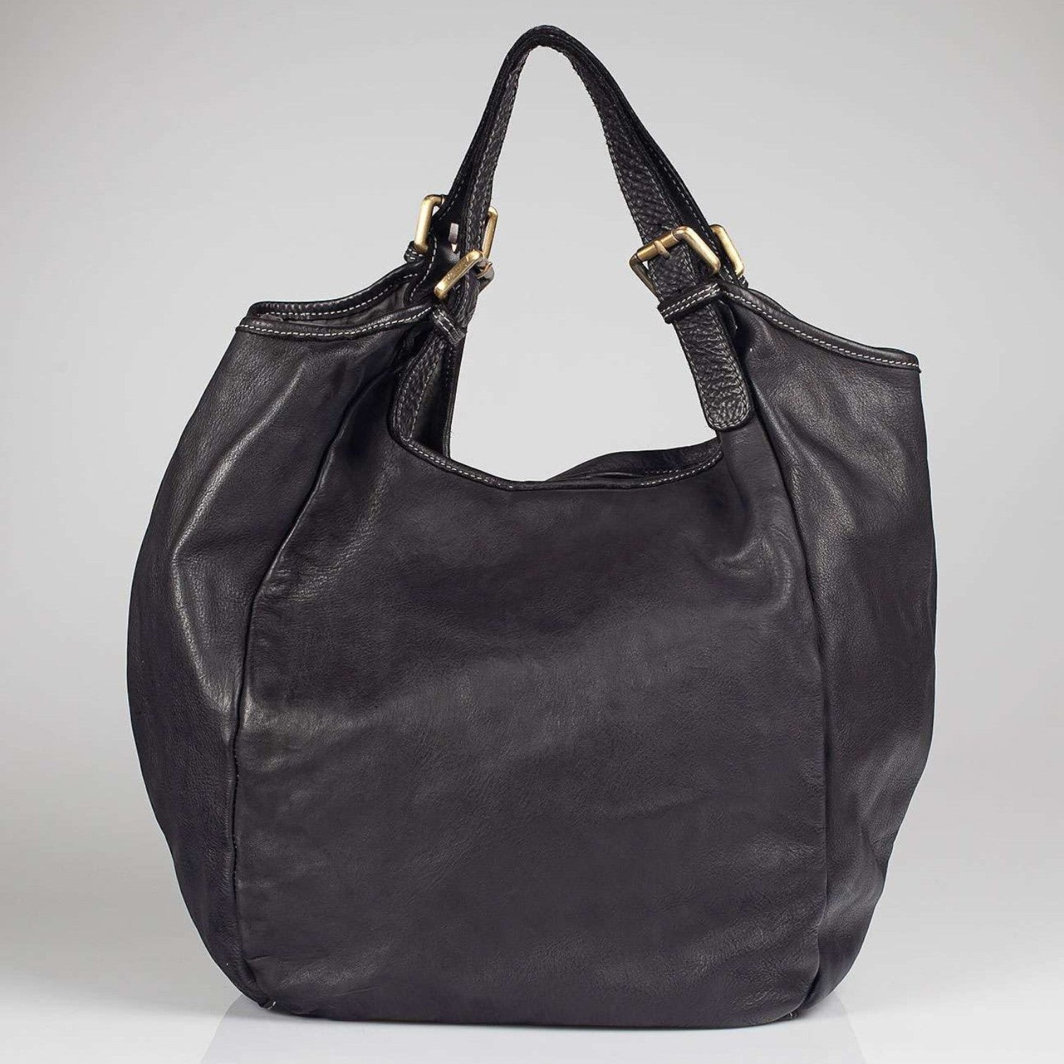 Borsa a sacca Pito’s|Bag Era in morbida pelle di vacchetta nera con manici regolabili e dettagli in metallo