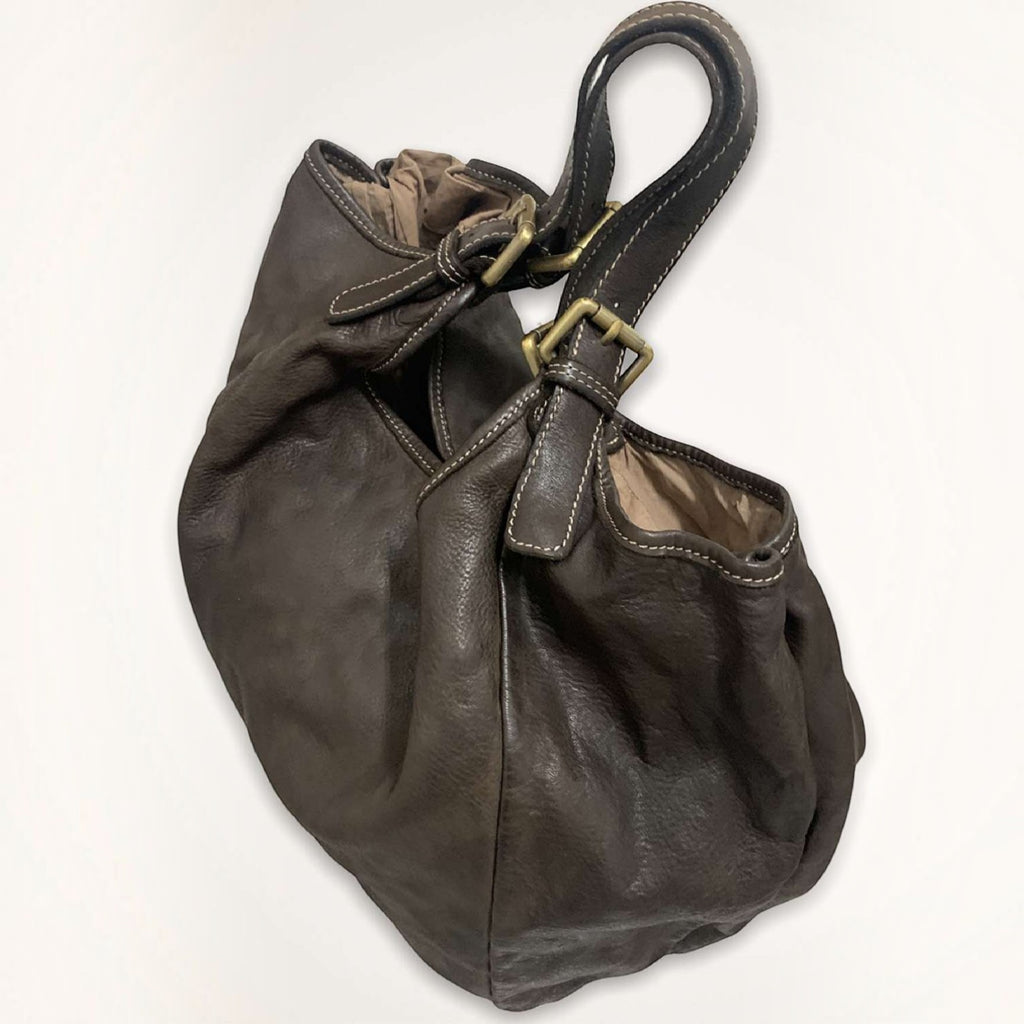 Borsa a sacca Pito’s|Bag Era in morbida pelle di vacchetta marrone tinta in capo con manici regolabili