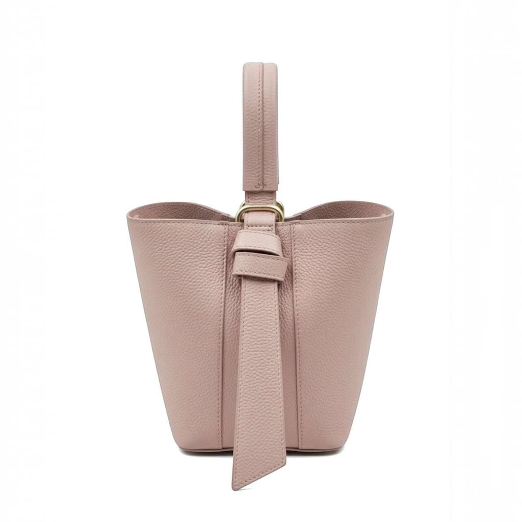 Borsa secchiello Pito’s|Bag in vera pelle rosa con manico superiore, design minimal e dettagli in metallo dorato.