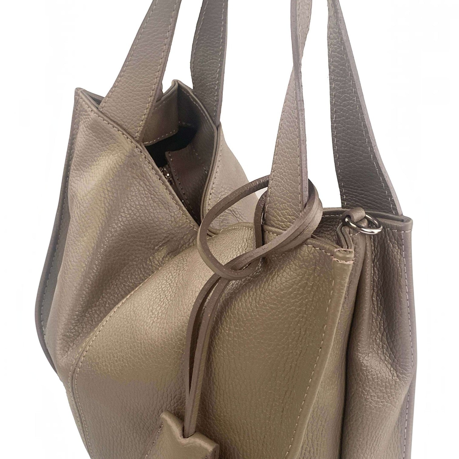 Borsa a spalla Pito’s|Bag in vera pelle martellata color tortora con manici e dettagli in metallo
