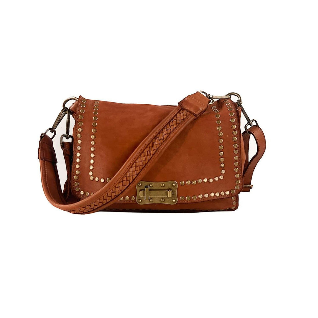 Borsetta Pito’s|Bag Special in vera pelle color cuoio con borchie, chiusura in ottone anticato e tracolla intrecciata