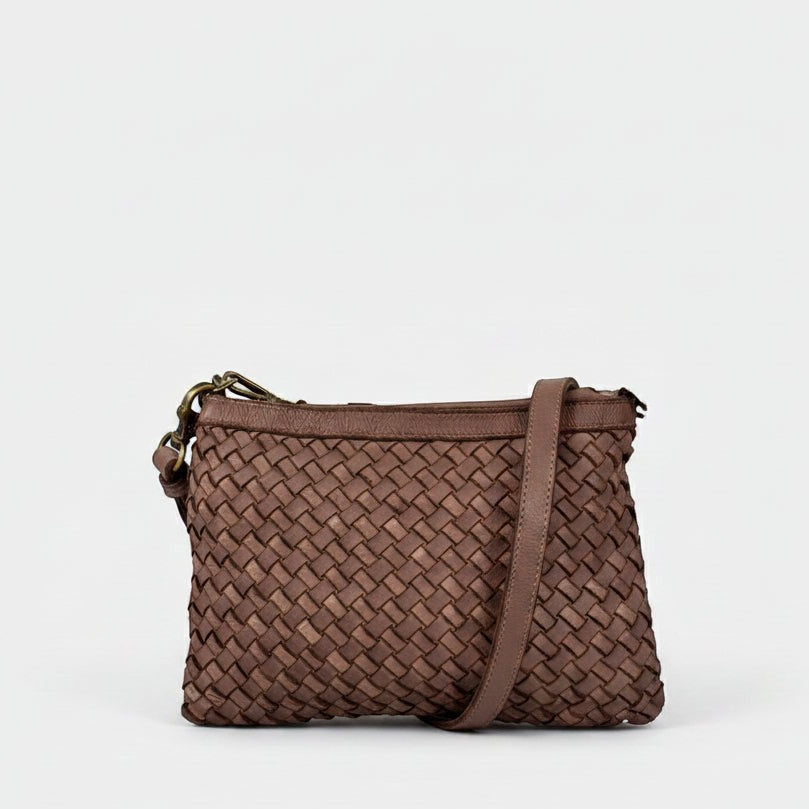 Pito’s|Bag Giovy pochette in pelle testa di moro con lavorazione a intreccio, tracolla e laccio da polso staccabile.