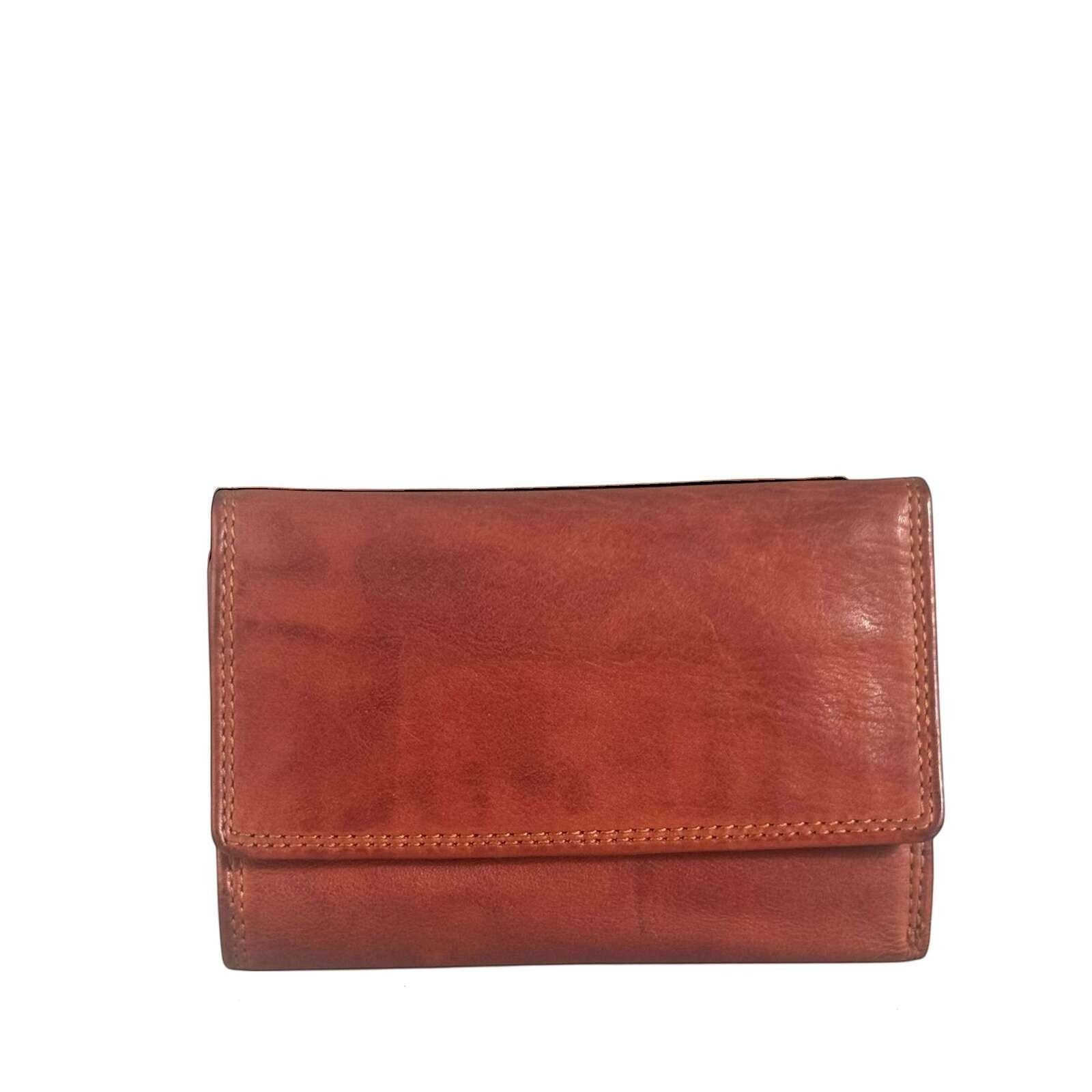 Portafoglio donna Pito’s|Bag in vera pelle color cuoio con cuciture tono su tono e design compatto ed elegante.