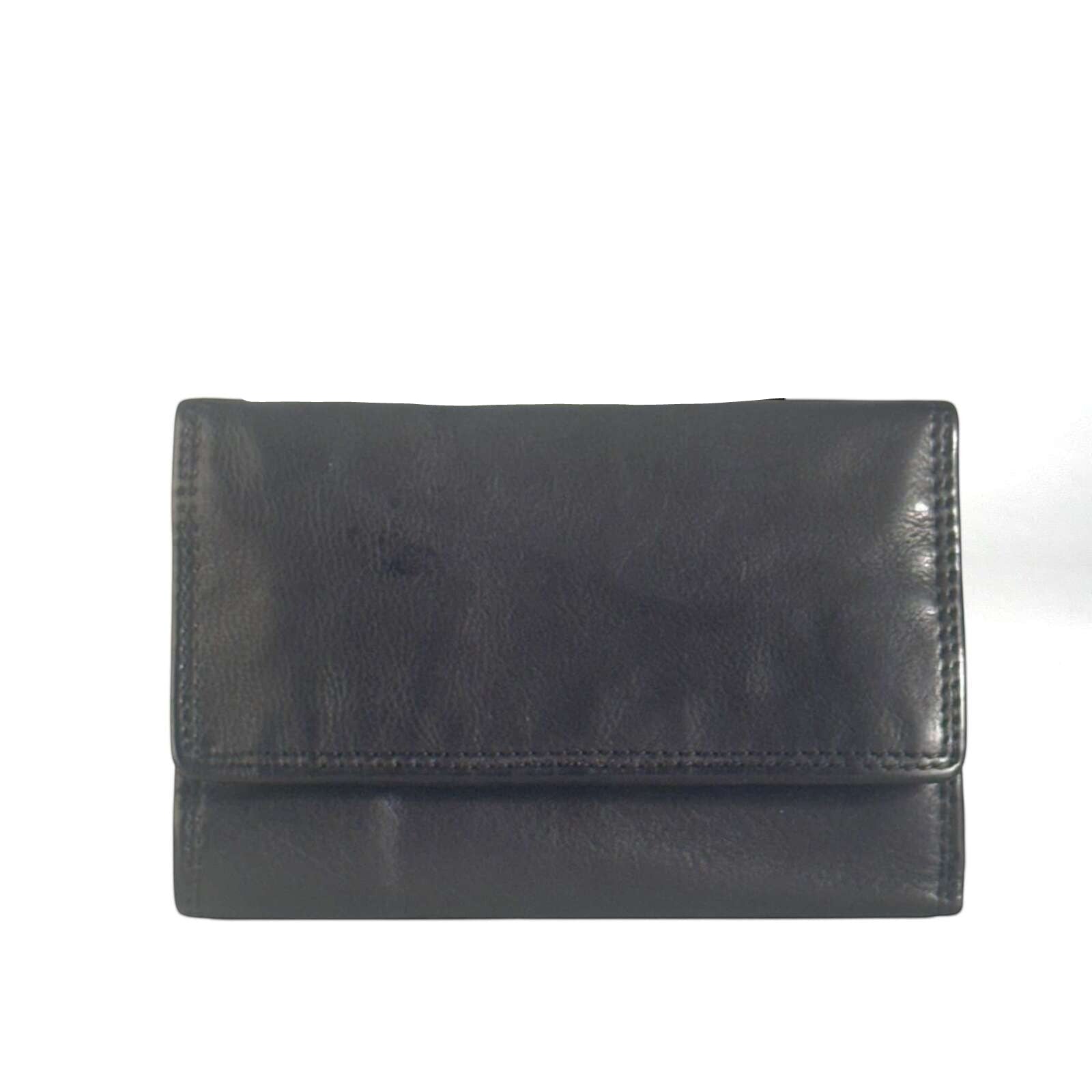 Portafoglio donna Pito’s|Bag in vera pelle liscia nera, design capiente con chiusura a patta e cuciture tono su tono.