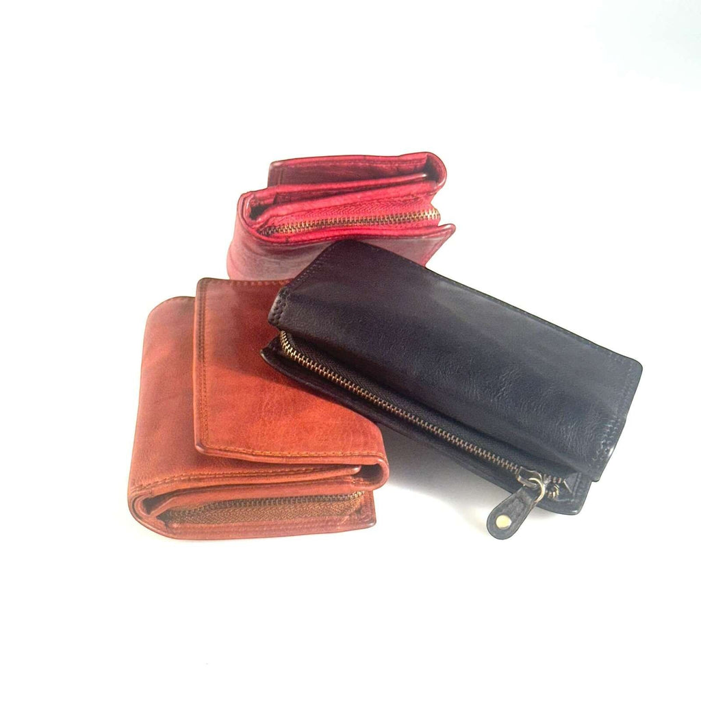 Portafoglio donna Pito’s|Bag in vera pelle liscia, disponibile in rosso, cuoio e nero con zip esterna per monete.