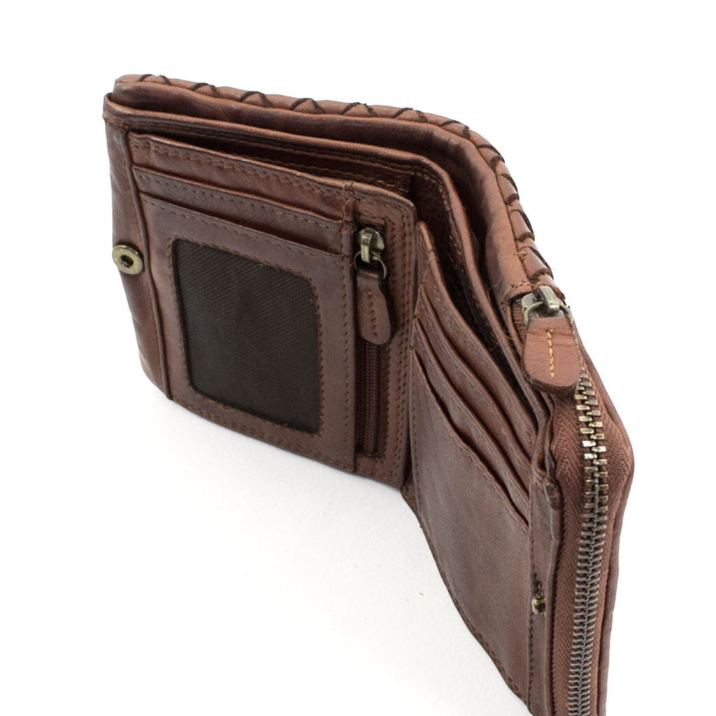 Portafoglio Pito’s|Bag da uomo in pelle marrone intrecciata con chiusura a zip, scomparti per tessere e finiture in ottone