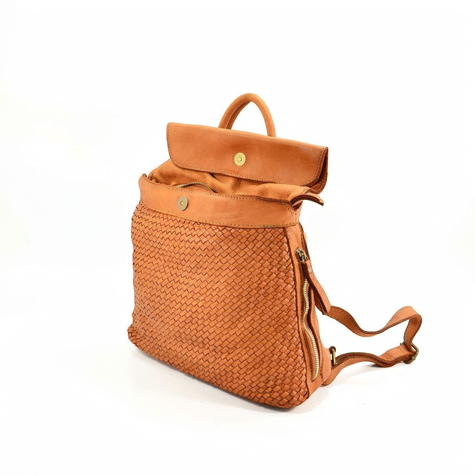 Zainetto trasformabile Pito’s|Bag in pelle color cuoio con lavorazione intrecciata a mano e dettagli in ottone