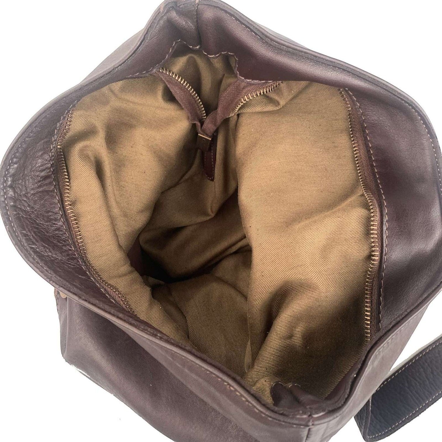 Interno dello zaino Pito’s|Bag in vera pelle marrone con fodera in cotone e chiusura a zip