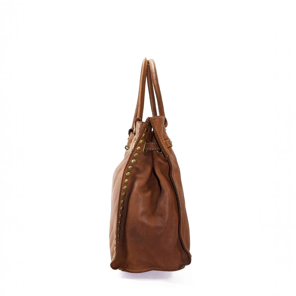 Borsa Pito’s|Bag Strong in pelle di vitello color cuoio con borchie laterali, vista laterale