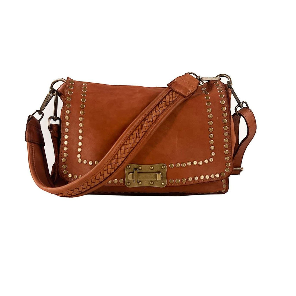 Borsetta Pito’s|Bag Special in vera pelle color cuoio con borchie, chiusura in ottone anticato e tracolla intrecciata